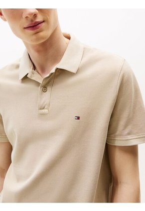 Polo Beige Teñido En Prenda Con Logo Bordado Tommy Hilfiger