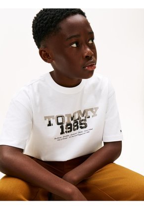 Camiseta Blanca 1985 De Cuello Redondo Con Gráfico Tommy Hilfiger