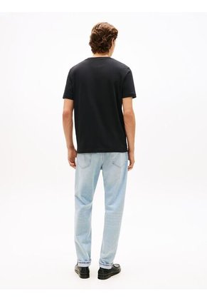 Camiseta Negra Con Logo Brand Love Estampado En El Pecho Tommy Hilfiger