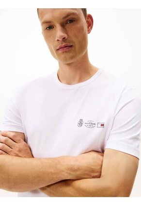 Camiseta Blanca Con Logo En Forma De Escudo Tommy Hilfiger