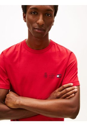 Camiseta Roja Con Logo En Forma De Escudo Tommy Hilfiger