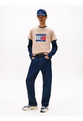 Camiseta Beige Slim Con Logo Gráfico Tommy Jeans