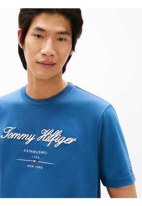 Camiseta Azul Con Logotipo Cursivo Tommy Hilfiger