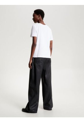 Camiseta Blanca Con Cuello Redondo Y Logo Distintivo Tommy Hilfiger