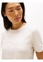 Camiseta Blanca Con Cuello Redondo Y Logo Distintivo Tommy Hilfiger de Tommy Hilfiger