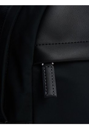 Bolso Negro Cruzado Con Parche Del Logo Tommy Hilfiger