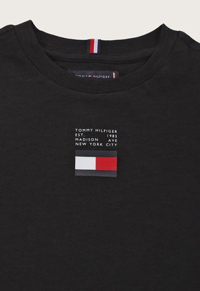 Camiseta Negro-Rojo-Blanco Tommy Hilfiger Kids