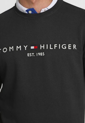 Buzo Negro-Blanco-Rojo Tommy Hilfiger