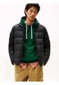 Chaqueta Negra De Cuello Alto Acolchada Con Logo Tommy Hilfiger de Tommy Hilfiger