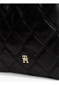Bolso Negro Tote Acolchado Con Monograma TH Tommy Hilfiger de Tommy Hilfiger