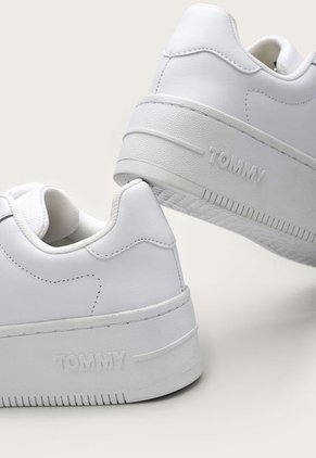 Tenis Lifestyle Blanco Tommy Hilfiger Jeans  Essential Flatform