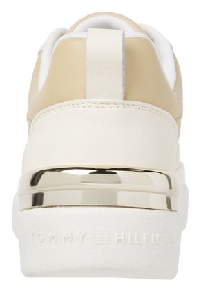 Tenis Beige De Cuero Con Monograma Tommy Hilfiger