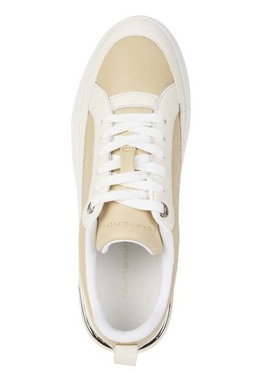 Tenis Beige De Cuero Con Monograma Tommy Hilfiger