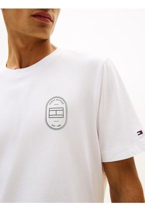Camiseta Blanca Con Logo Gráfico Redondo Tommy Hilfiger