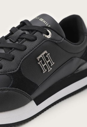 Tenis Lifestyle Negro-Blanco-Dorado Tommy Hilfiger