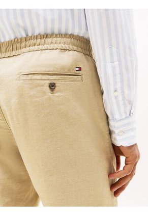 Pantalón Beige Chino Harlem Con Pierna Cónica Tommy Hilfiger