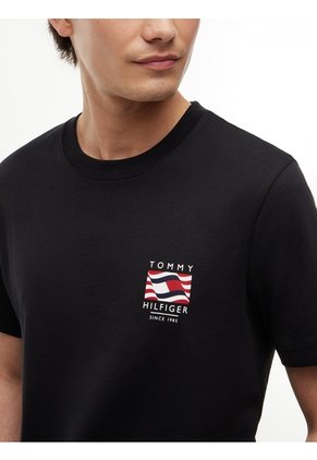 Camiseta Negra De Corte Regular Con Logo Box Flag Tommy Hilfiger