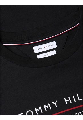 Camiseta Negra De Cuello Redondo Con Corte Regular Tommy Hilfiger