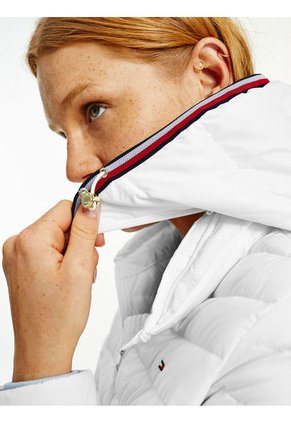 Cálida Chaqueta Con Un Diseño Contemporáneo Blanco Tommy Hilfiger