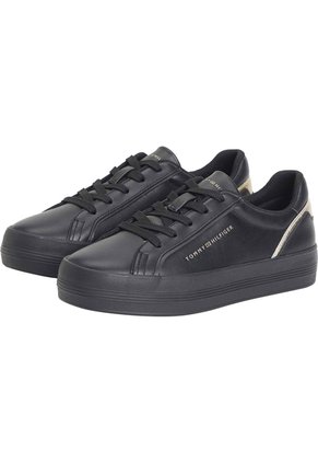 Tenis Negro De Cuero Con Suela Gruesa Tommy Hilfiger