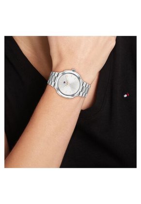 Reloj Tommy Hilfiger Modelo 1782817 Plateado Mujer