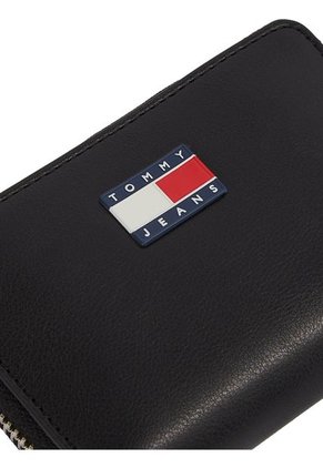 Billetera Negra Essential Con Cremallera Tommy Hilfiger
