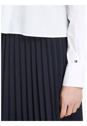 Camisa Blanca Boxy Con Cuello De Rayas Tommy Hilfiger