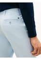 Pantalón Celeste Chino Harlem De Sarga Con Pierna Cónica Tommy Hilfiger de Tommy Hilfiger