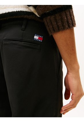 Pantalón Negro Chino Otis Regular De Sarga Tommy Jeans