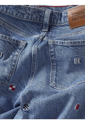 Jeans Azul Niño Cónicos Con Efecto Desteñido Y Logo Tommy Hilfiger