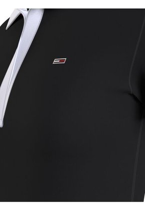 Polo Negro Con Cuello En V Y Detalles Contrastantes. Tommy Jeans