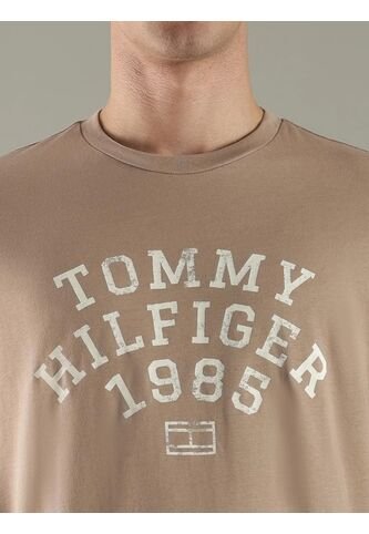 Camiseta Beige De Cuello Redondo Con Logo Gráfico Tommy Hilfiger Tommy Hilfiger