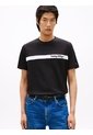 Camiseta Negra Con Diseño De Rayas Gráfica En El Pecho Tommy Hilfiger de Tommy Hilfiger