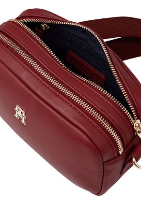 Bolso Rojo Cruzado Con Insignia Del Monograma TH Tommy Hilfiger