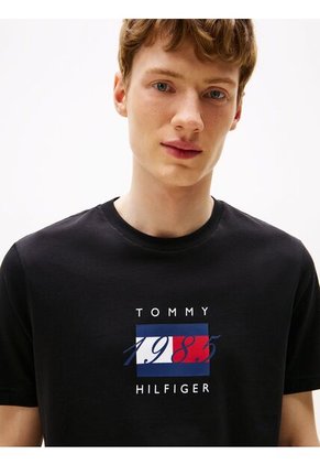 Camiseta Negra De Punto Con Logo Gráfico Tommy Hilfiger