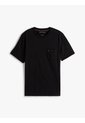 Camiseta Negra De Cuello Redondo Con Bolsillo Tommy Hilfiger de Tommy Hilfiger