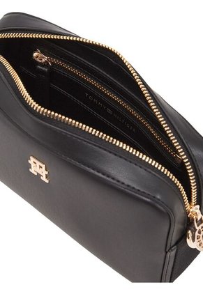 Bolso Negro De Hombro Con Insignia Del Monograma TH Tommy Hilfiger