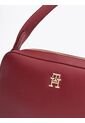 Bolso Rojo De Hombro Con Insignia Del Monograma TH Tommy Hilfiger de Tommy Hilfiger