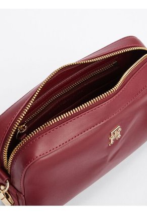 Bolso Rojo De Hombro Con Insignia Del Monograma TH Tommy Hilfiger