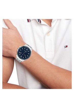 Reloj Tommy Hilfiger Modelo 1710487 Plateado Hombre