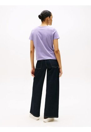 Camiseta Purpura Con Logo Texturizado Tommy Hilfiger