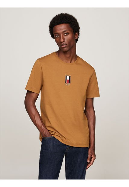 Camiseta Café Con Logo Vertical Tommy Hilfiger