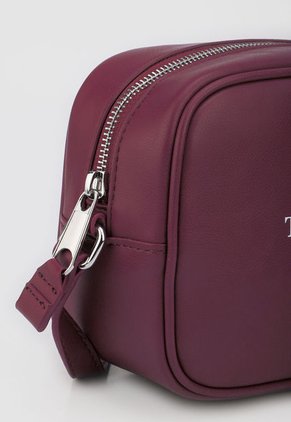 Bolso Manos Libres Vino Tinto Tommy Hilfiger