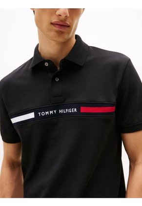 Polo Negro De Corte Regular Con Logo En El Pecho Tommy Hilfiger
