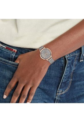 Reloj Tommy Hilfiger Modelo 1782587 Plateado Mujer
