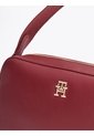 Bolso Rojo De Hombro Con Insignia Del Monograma TH Tommy Hilfiger de Tommy Hilfiger