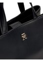 Bolso Negro Satchel Con Monograma Metálico Tommy Hilfiger de Tommy Hilfiger