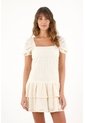 Topmark Vestido Corto Ajustado En Ojalillo Crudo Para Mujer de topmark