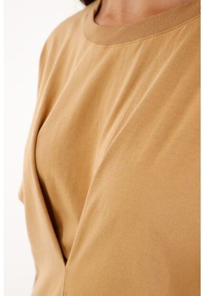 Camiseta Con Detalle Recogido En Delantero Para Mujer