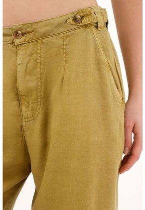 Pantalón Tiro Alto Con Teñido Overdye Verde Para Mujer